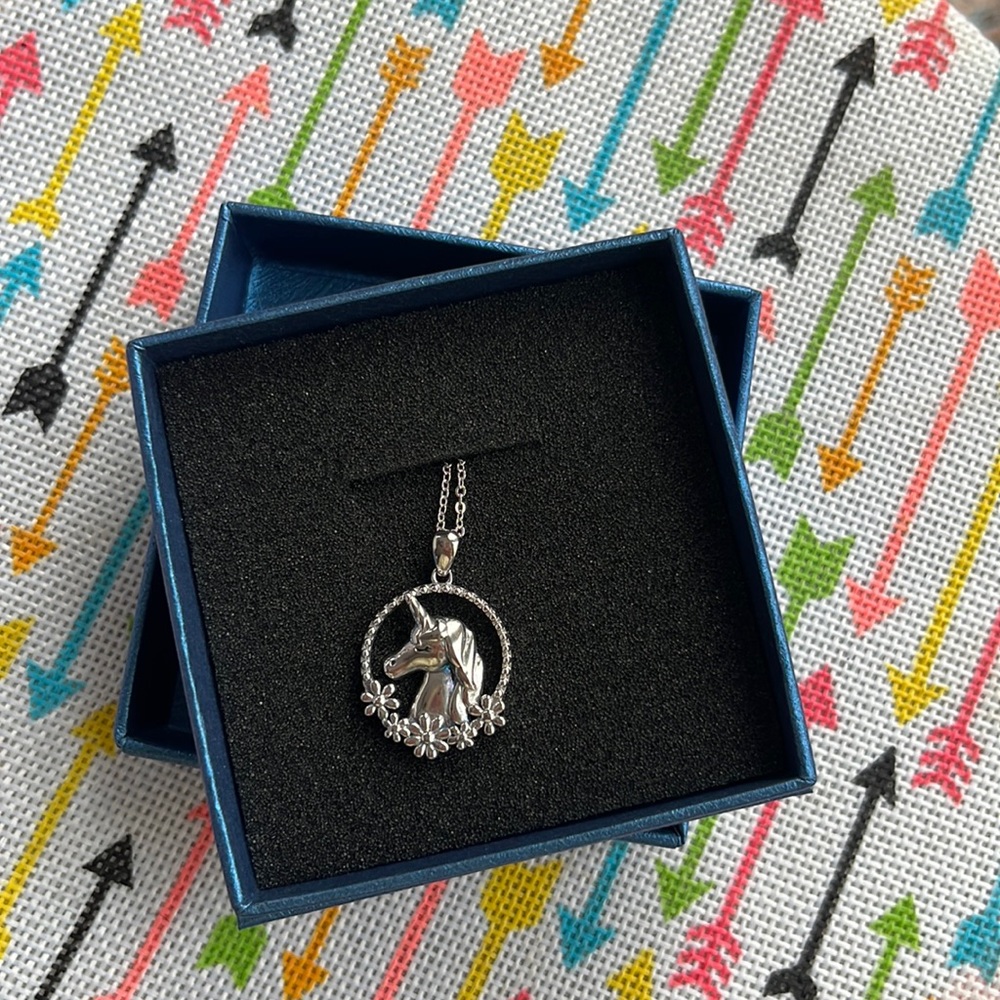 JustKidsToy silver unicorn necklace 8” beautifully made🌸